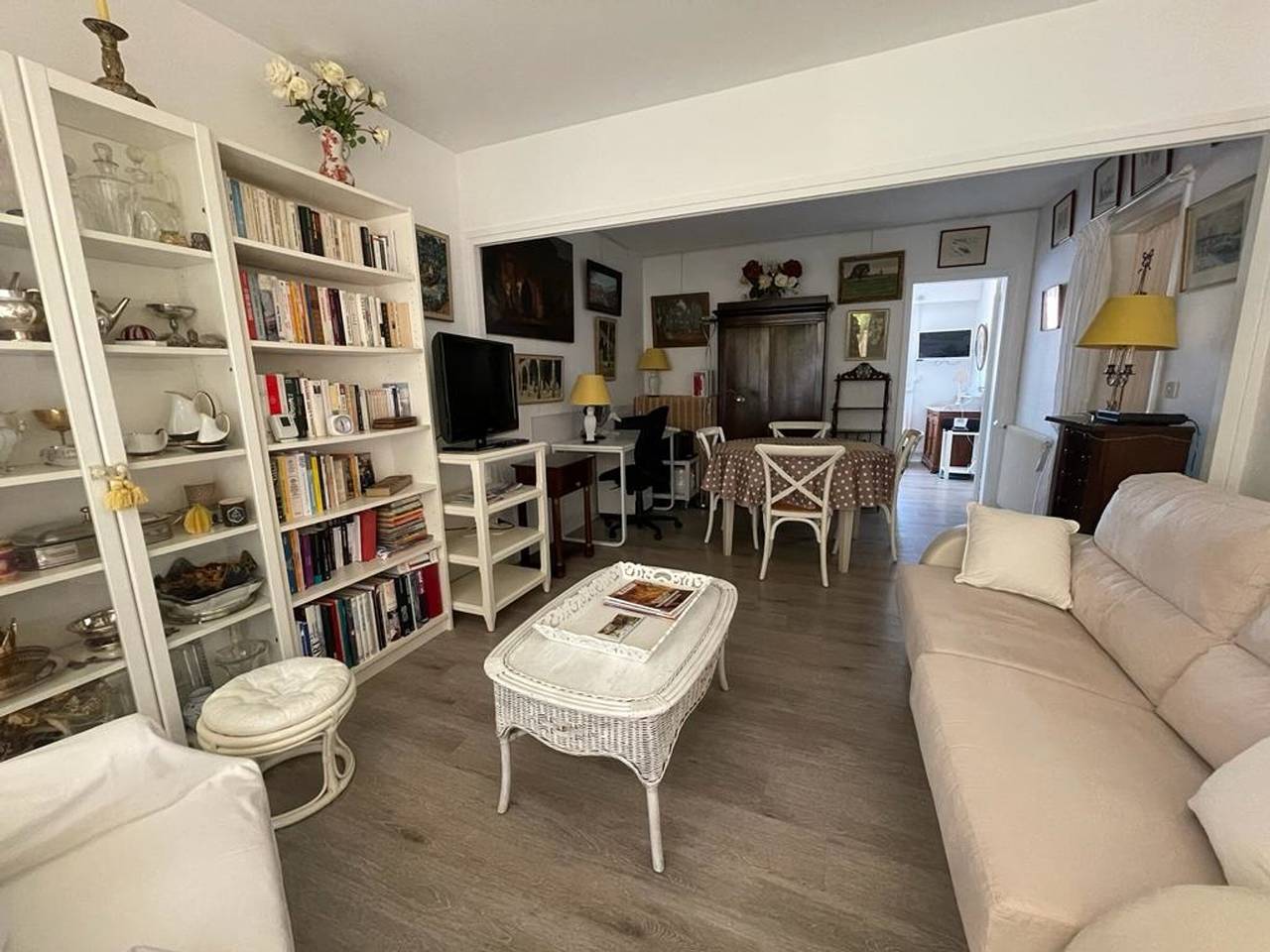 Entire apartment, Arcachon - 1Br Apartment with Beach Access, Terrace & Parking in Arcachon, Arcachon region