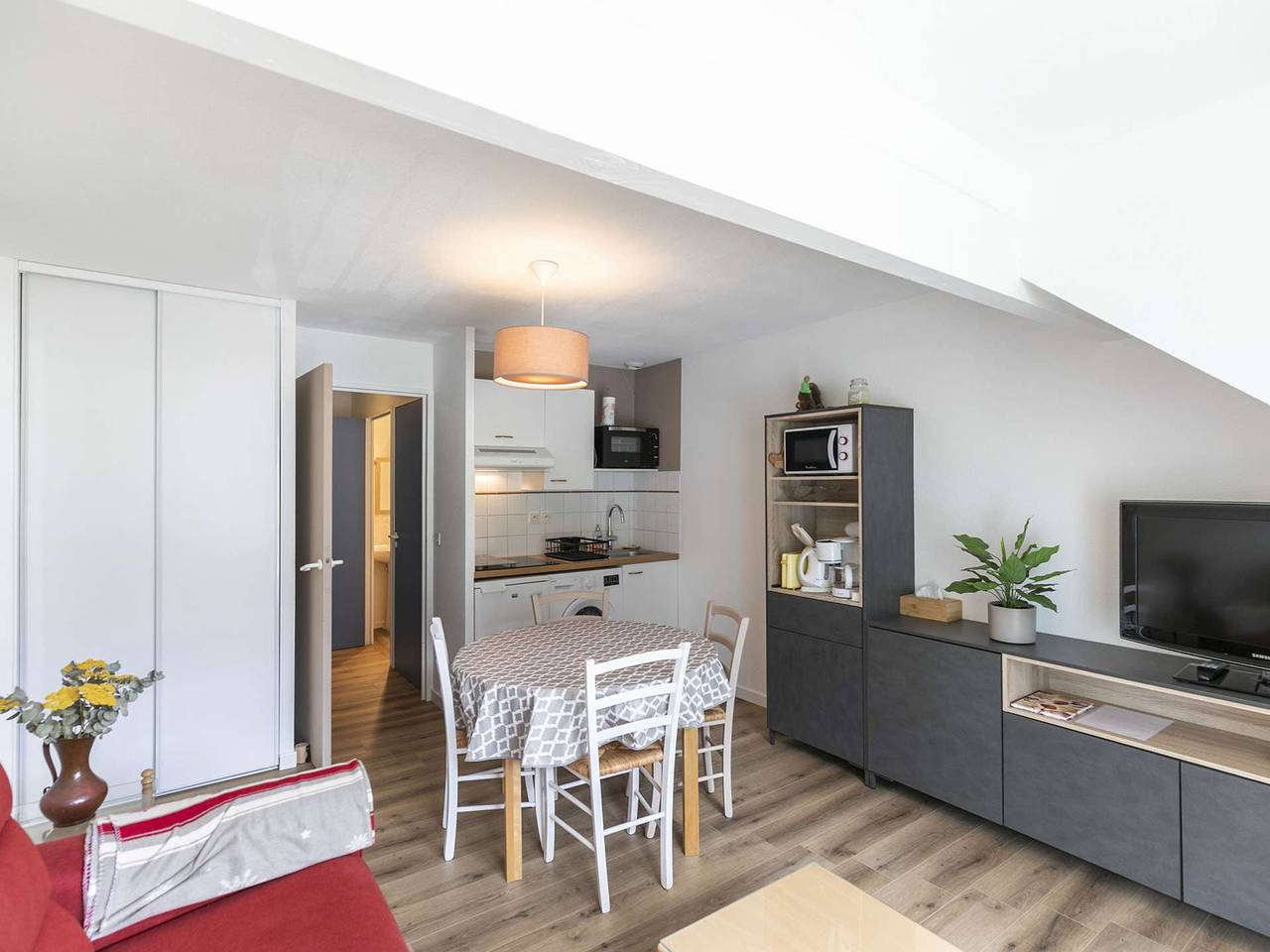 Apartamento entero, T3 tranquilo, 6 pers, terraza, totalmente equipado in Esquièze-Sère, Parque nacional de los Pirineos