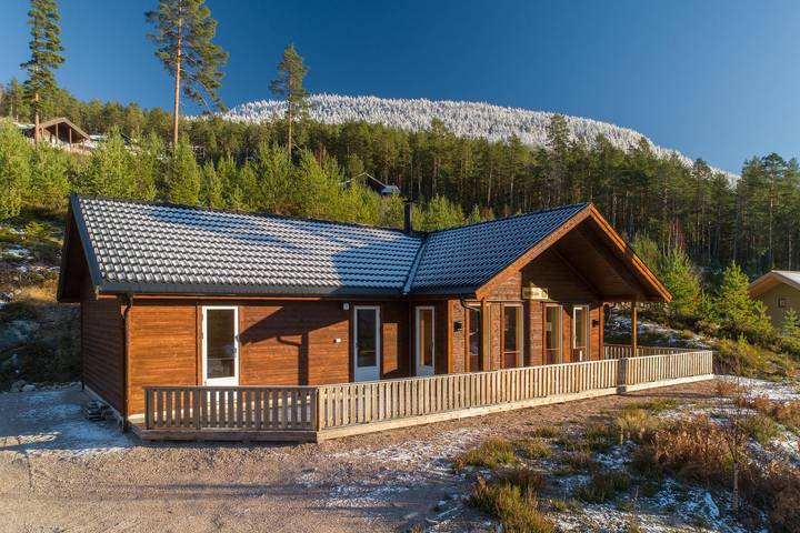 Ferienhaus für 6 Personen, mit Terrasse und Garten sowie Seeblick in Norwegen