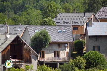 Gîte pour 10 personnes, avec terrasse et jardin à Oz