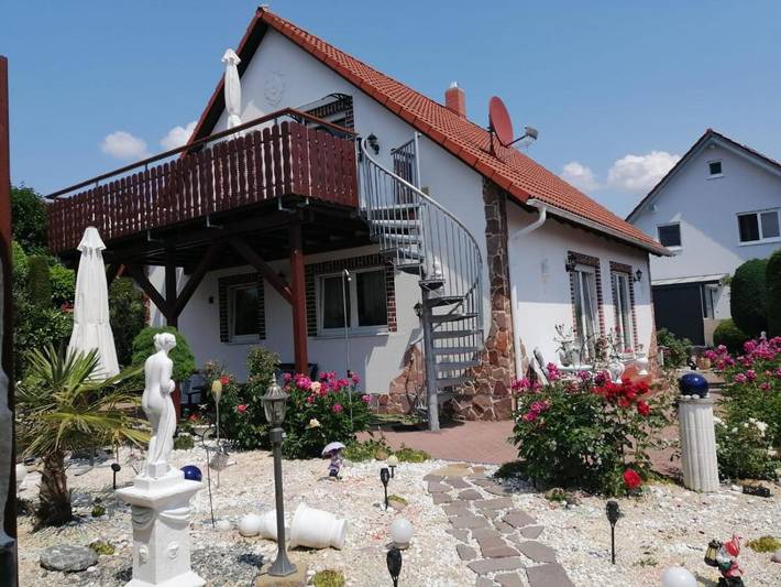 Ferienwohnung für 6 Personen, mit Terrasse und Garten in Öhringen