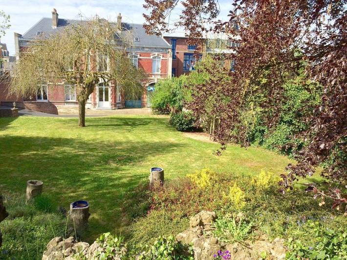 Maison d’hôte pour 2 personnes, avec Jacuzzi et Terrasse ainsi que Jardin et Vue dans Le Cateau-Cambrésis