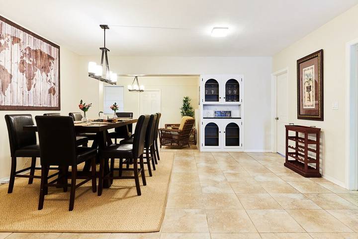 Vacation rental for 9 people in North Bay Village