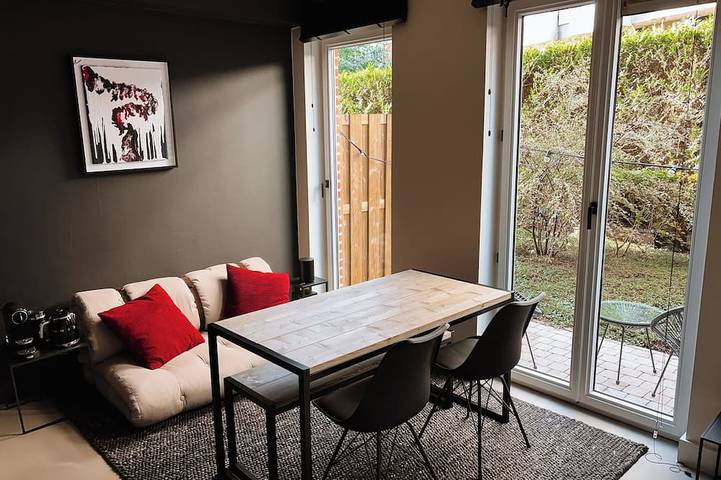 Entire apartment, La Petite Foret | Stylish Modern Studio by Brussels’ Palais de Justice in Brussels, Brussels region