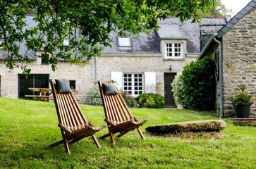 Location de vacances pour 5 personnes, avec vue ainsi que jardin et piscine à Persquen