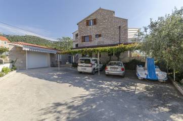 Vacation Rental for 4 Guests in Bol, Brac, Picture 3