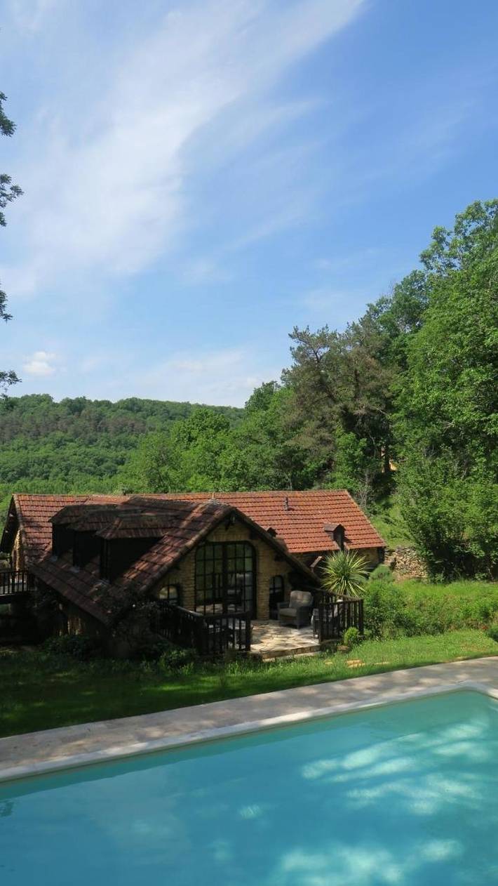 Location de vacances pour 8 personnes, avec jardin ainsi que vue et piscine, animaux acceptés à Auriac-du-Périgord - 3