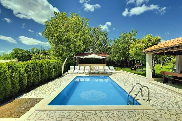 Ferienhaus für 10 Personen, mit Balkon und Terrasse sowie Garten und Pool in Istrien - 4