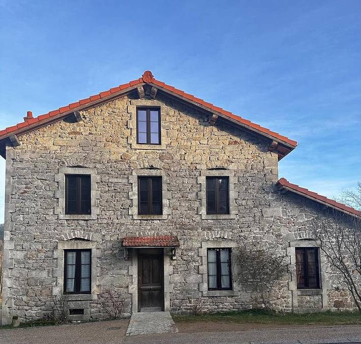 Location de vacances pour 8 personnes, avec Terrasse ainsi que Jardin et Vue à Vollore-Montagne - 2