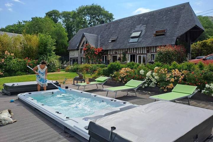 Location de vacances pour 10 personnes, avec terrasse ainsi que jardin et jacuzzi, animaux acceptés à Pennedepie