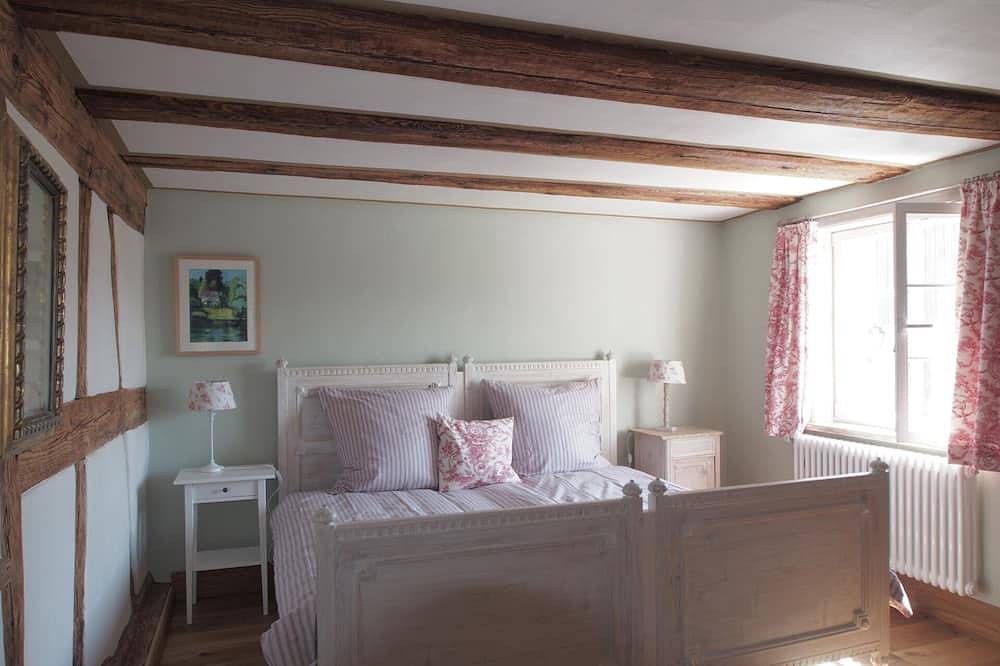 Ganze Wohnung, Ferienwohnung Hochparterre mit Seeblick 200m zum See in Öhningen, Untersee