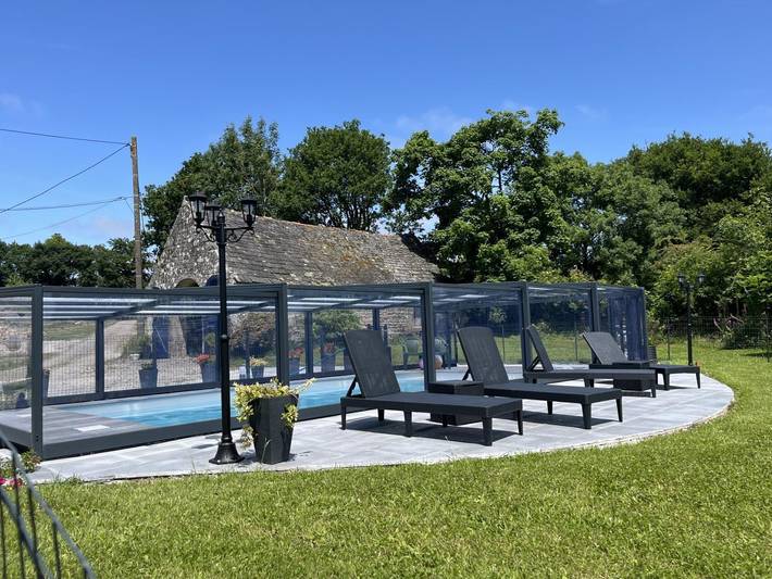 Gîte pour 5 personnes, avec piscine et jardin à Ploërdut