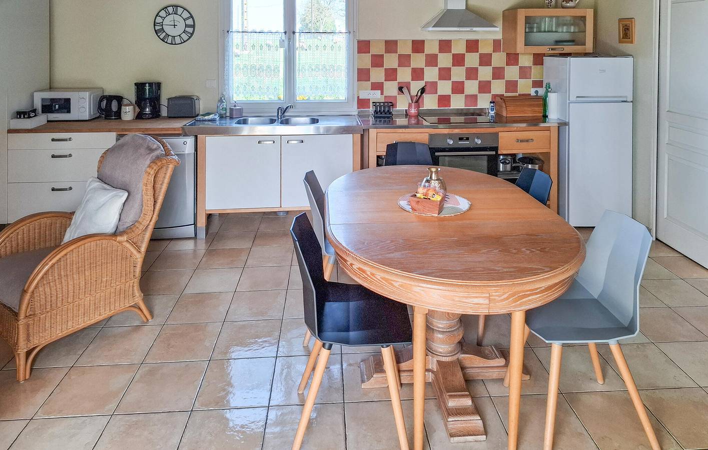 Appartement confortable avec WiFi, TV, Parking et Jardin - 1.5km de Carnet, 2.5km de La Guerge in Carnet, Région d'Avranches