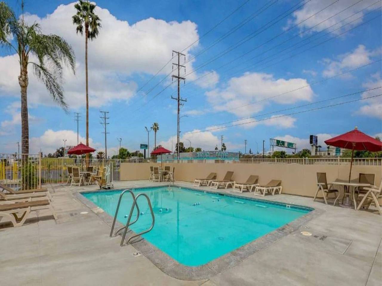 Apartamento entero, 1 cama doble | Ducha adaptada para personas con discapacidad (Ada/Ri) / Lujo in San Bernardino, San Bernardino County