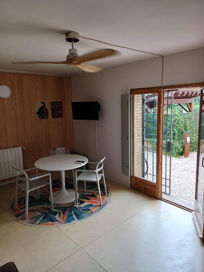 Gîte pour 3 personnes, avec jardin ainsi que terrasse et piscine à Banyoles - 3