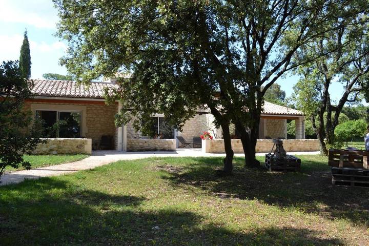 Location de vacances pour 2 personnes, avec vue ainsi que jardin et piscine à Saint-Restitut - 2