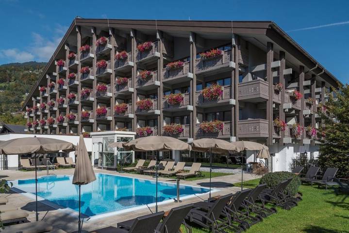 Hôtel pour 4 personnes, avec jardin et piscine ainsi que vue et sauna