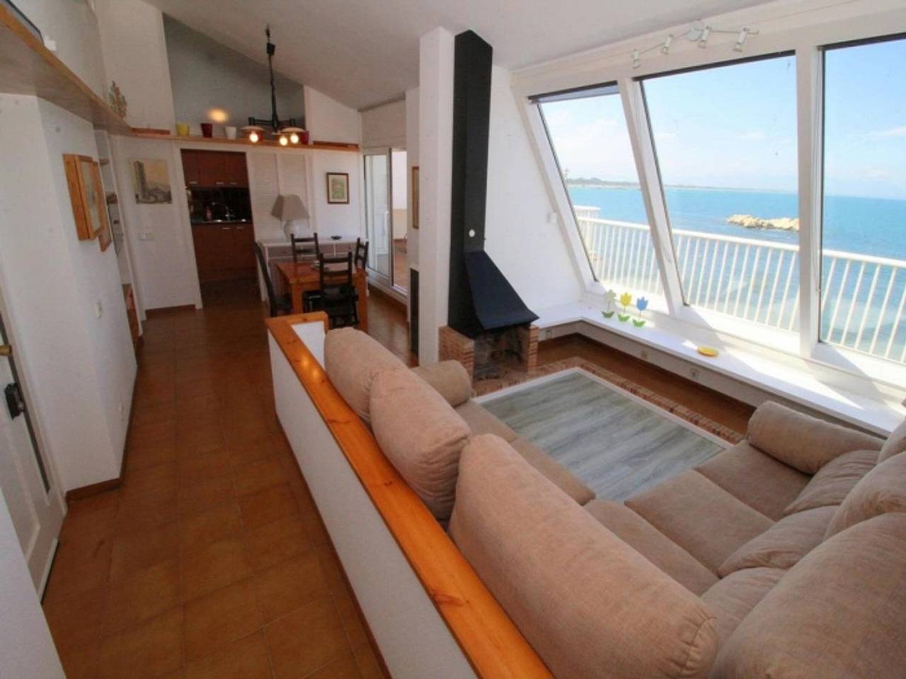 Entire apartment, 3-bedroom apartment with panoramic terrace, near the beach in L'Escala in l'Escala, Upper Empordà