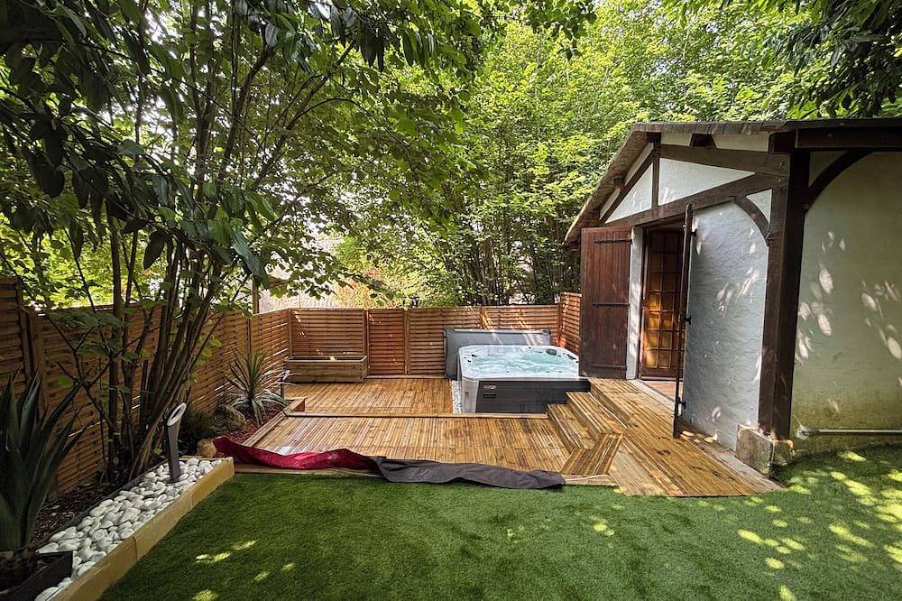 Entire apartment, Disney Spa & Private Wellness Suite in Coupvray, Seine-et-Marne