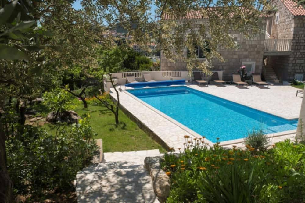 Twin bed room, 500 year old guesthouse with pool in Dubrovnik, Grad Dubrovnik