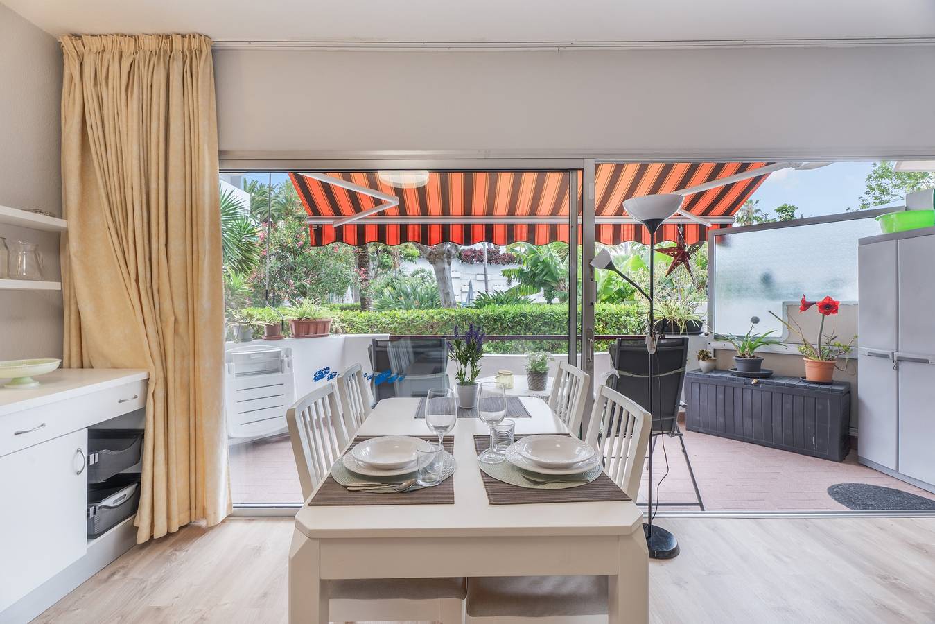 Apartamento entero, Apartamento de vacaciones "Tranquilo En Puerto Cruz" con piscina compartida, terraza privada y Wi-Fi in Puerto de la Cruz, Tenerife Norte