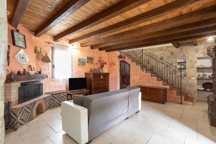 Villa Anna con piscina privata, vista sulle montagne, Wi-Fi e aria condizionata in Buseto Palizzolo, Provincia di Trapani