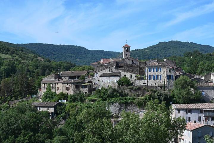 Location de vacances pour 5 personnes, avec terrasse et vue à Coux - 2