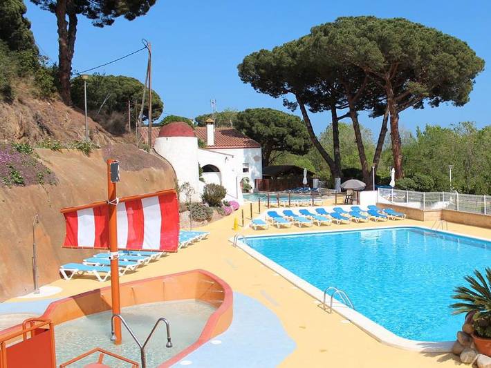 Camping Globo Barcelona - Bungalow 5 persons - Infinity 5 - 5 people in Platja de les Roques Blanques (Canet de Mar), Canet de Mar