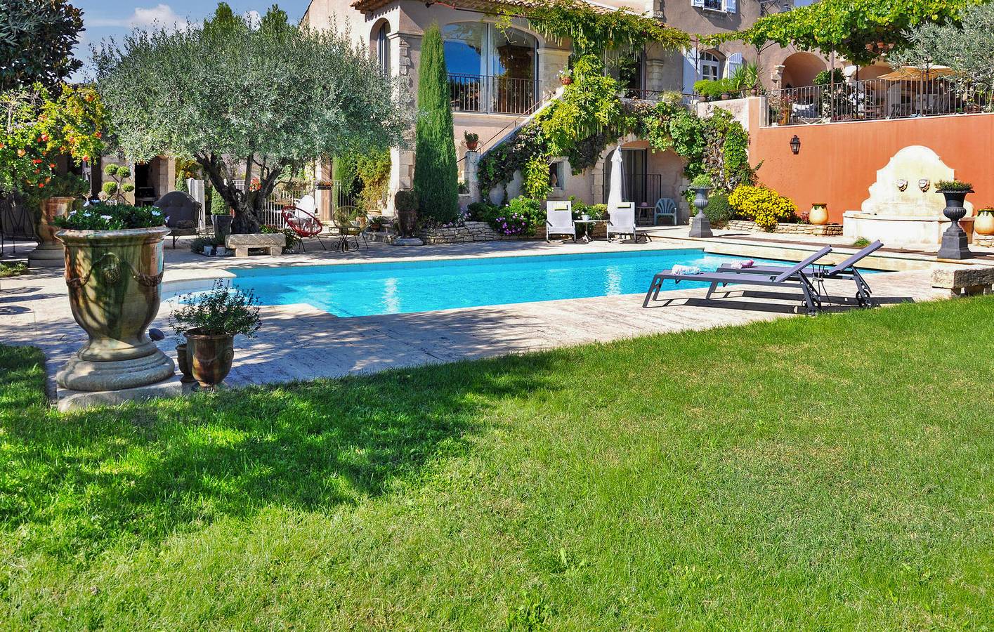 Gemütliche Wohnung mit Pool und Parkplatz, 2,5 km von Rasteau entfernt in Roaix, Vaucluse