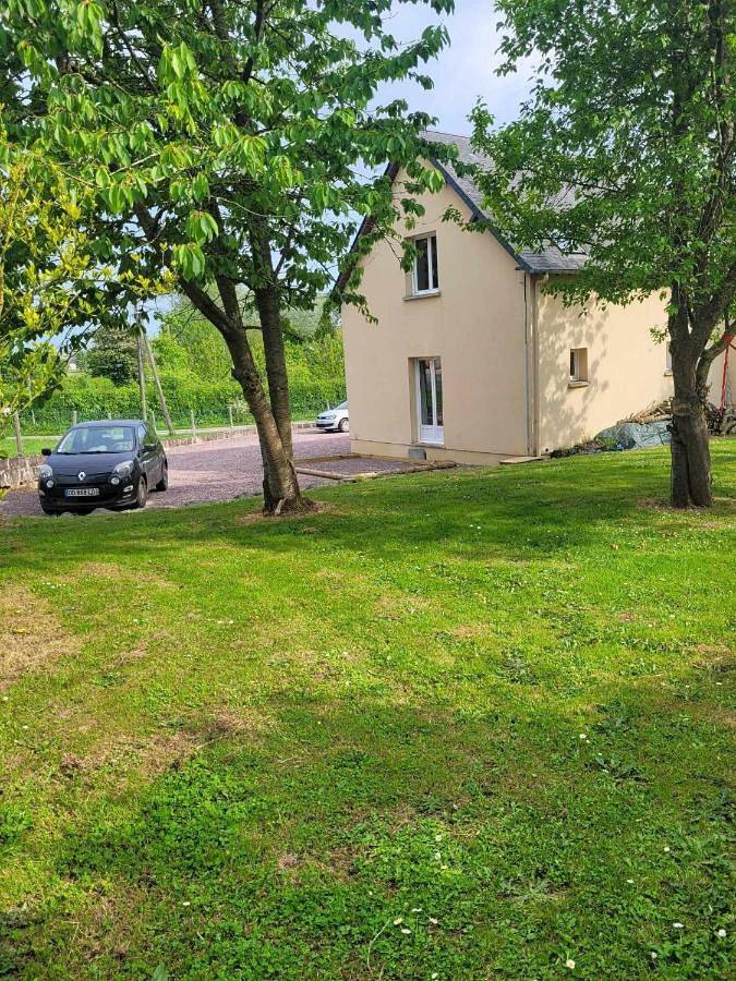 Location de vacances pour 5 personnes, avec vue et jardin à Ryes
