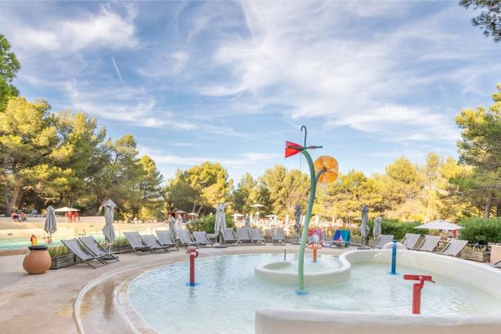 Gîte pour 6 personnes, avec jardin et piscine dans Golf de Pont Royal - 4