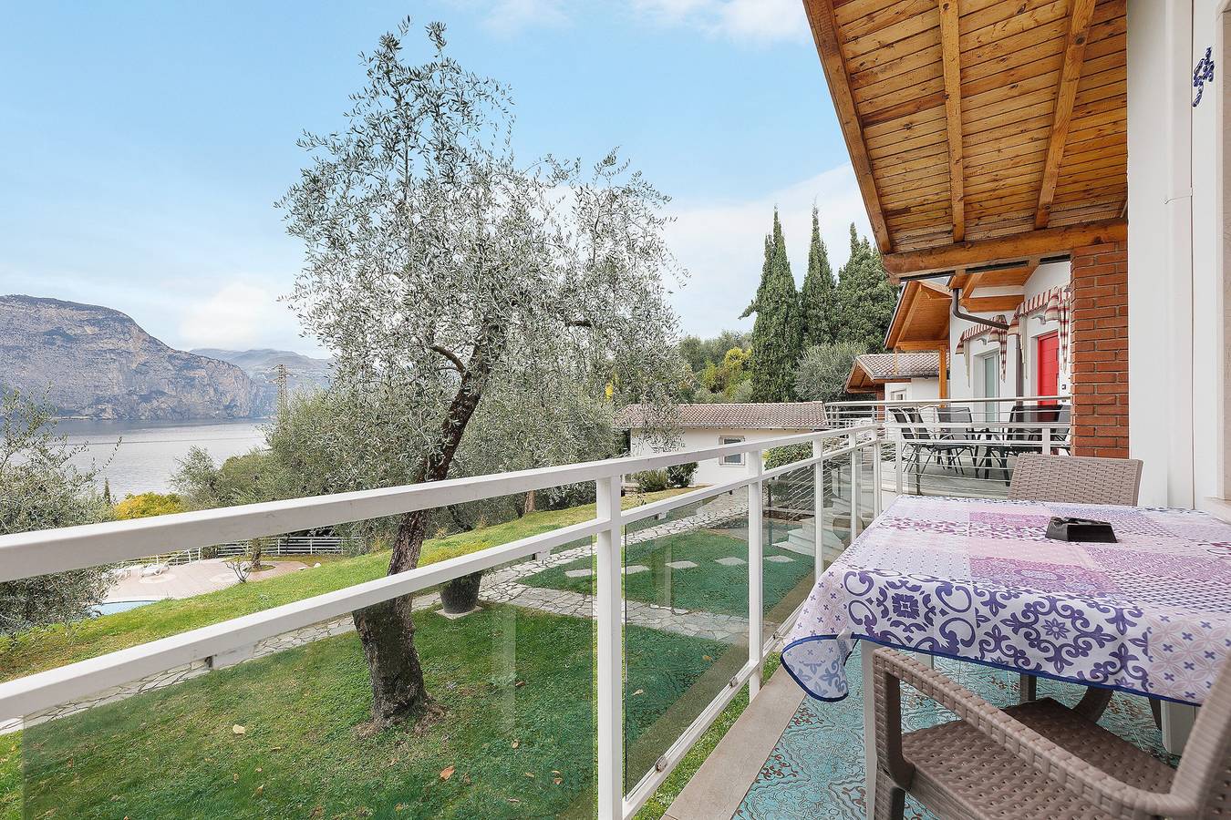 Appartement entier, Appartement 'Bungalow Pit Stop' avec vue sur le lac, Wi-Fi et climatisation in Brenzone, Montagnes autour du lac de Garde