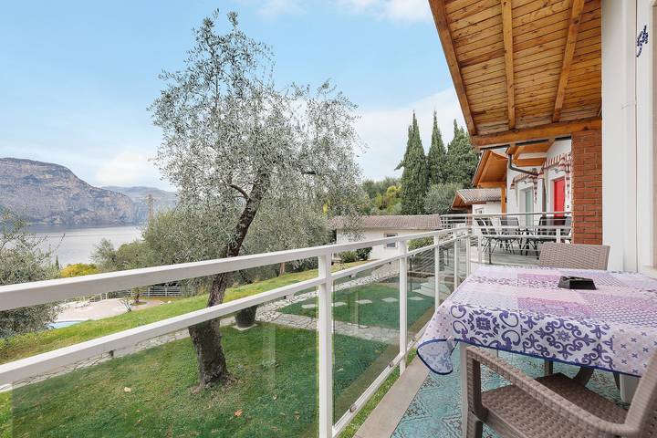 Appartamento intero, Appartamento 'Bungalow Pit Stop' con vista lago, Wi-Fi e aria condizionata in Brenzone, Prealpi Gardesane