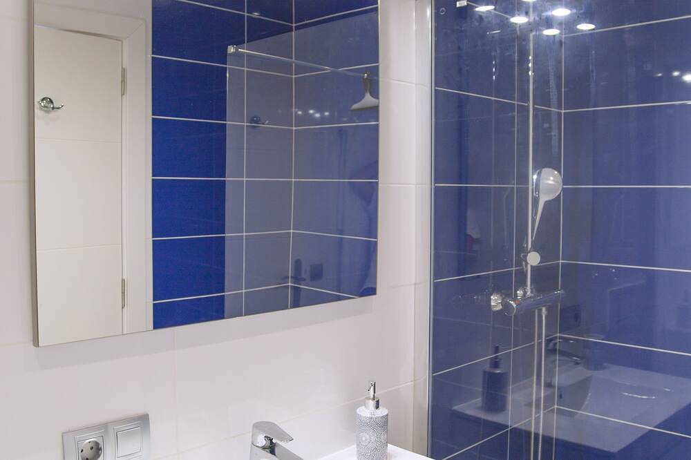 Entire apartment, Idaira Ii new spacious apartment with private garage and beach walking distance in Los Cristianos, Arona