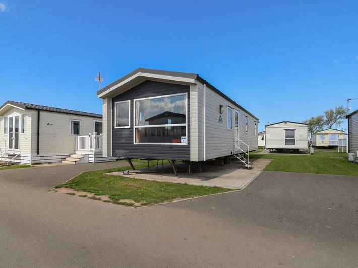 Caravan for 8 people, with pool, with pets in Towyn