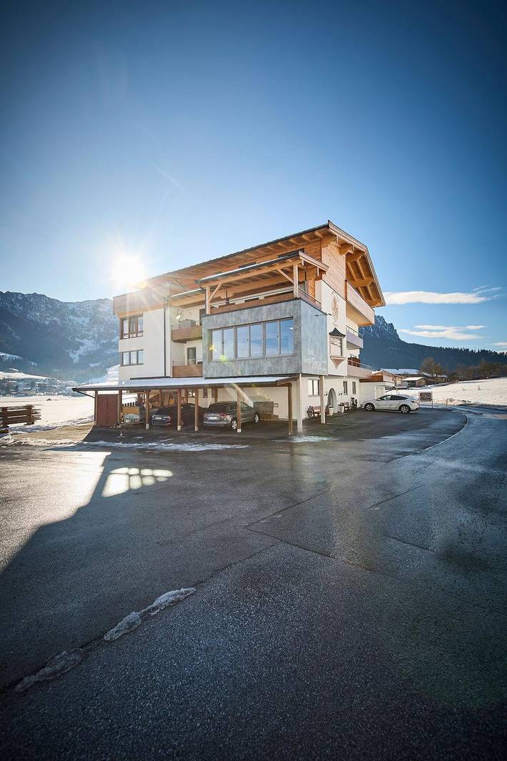 Ferienwohnung für 4 Personen, mit Seeblick und Ausblick sowie Pool und Garten, kinderfreundlich in Walchsee - 2