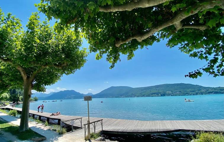 Gîte pour 8 personnes, avec vue ainsi que vue sur le lac et jardin dans Port d'Albigny - 2