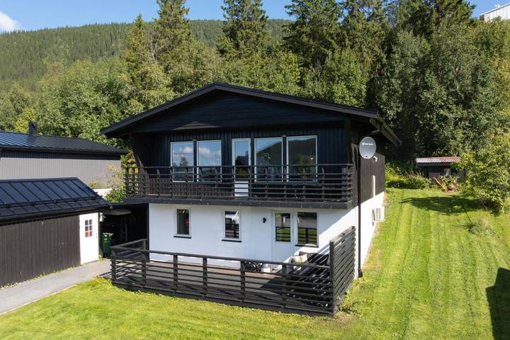 Villa för 11 Personer, med Balkong samt Terass och Trädgård och Sjöutsikt i Åre