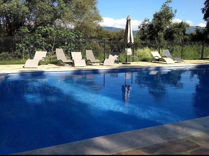 Location de vacances pour 4 personnes, avec vue ainsi que piscine et jardin, animaux acceptés dans Filitosa - 2