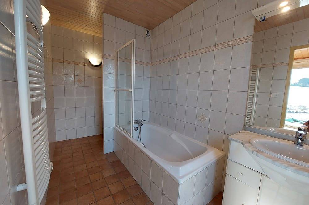 Appartement entier, Gîte la Rotonde entouré de nature au cœur du Périgord noir pour 2-7 p. in Simeyrols, Périgord Noir