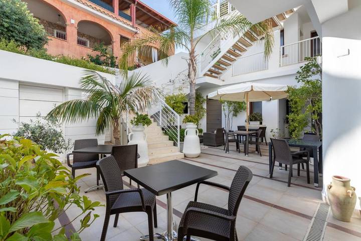 Hotel per 2 persone, con giardino in Sud della Sardegna