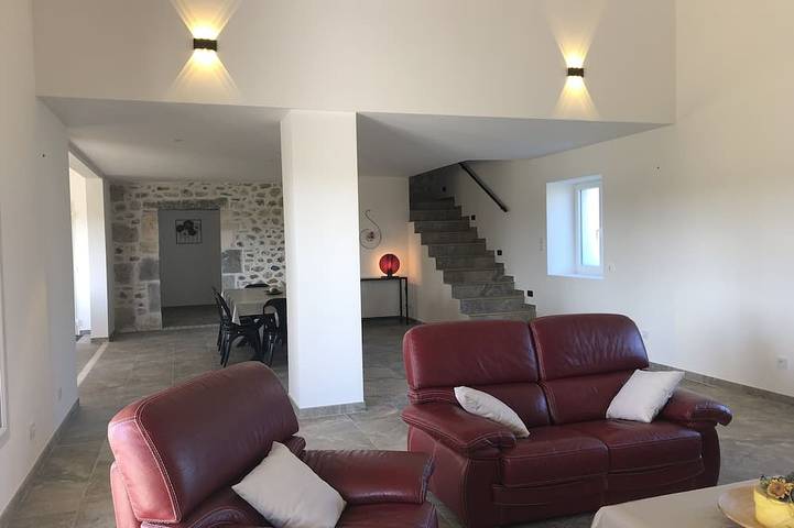 Location de vacances pour 10 personnes, avec jardin et terrasse à Lagorce - 2