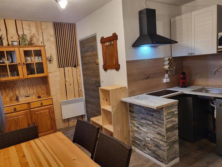 Gîte pour 4 personnes, avec piscine et vue, animaux acceptés dans Chabanon Selonnet - 2