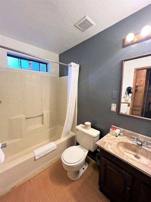 Secluded 2Bd Suite with Hot Tub - Bear Manor #7 in Big Bear Lake, San Bernardino County