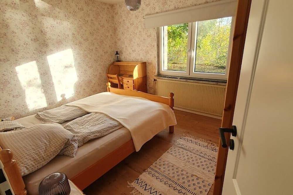 Idyllisches Haus mit 85qm Wohnfläche direkt am See mit optionalem Hot-Tub in Bockhorn, Südliche Nordseeküste