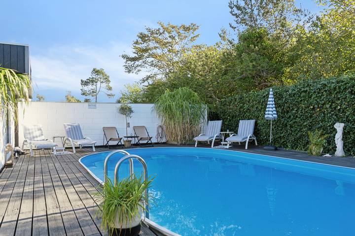 Ferienhaus mit Pool, Terrassen und Strandnähe in Yderby Lyng, Sjællands Odde
