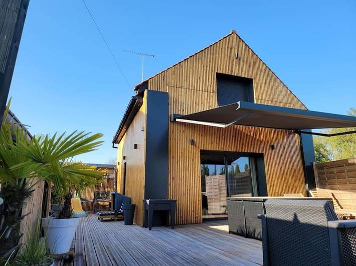 Gîte pour 10 personnes, avec sauna ainsi que terrasse et vue, animaux acceptés dans Dreuil-lès-Amiens
