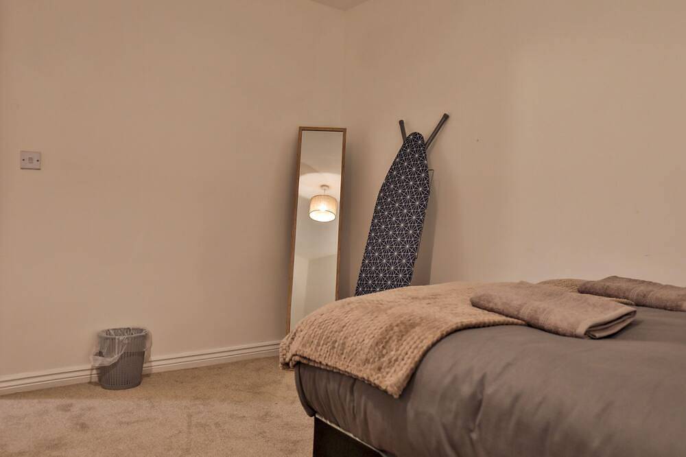 Littlebrooke House, Bolton, Free Parking in Bolton, Greater Manchester