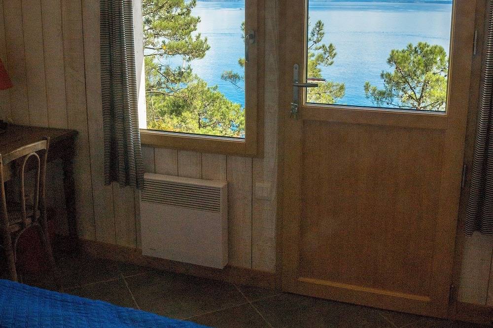 Haus mit Meerblick unter dem Leuchtturm von Morgat in Morgat, Crozon