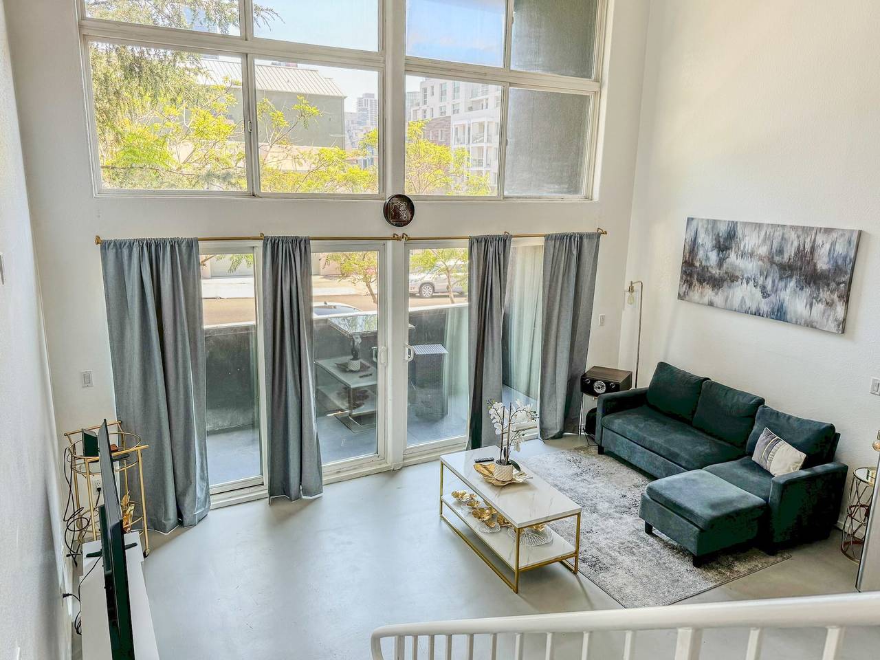 Apartamento entero, Beautiful Balcony Loft in Little Italy w Parking in San Diego, San Diego County